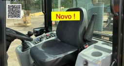 Caterpillar 906H (2015) – Kompaktni kotačni utovarivač 0,9 m³ | 4459 radnih sati