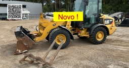 Caterpillar 906H (2015) – Kompaktni kotačni utovarivač 0,9 m³ | 4459 radnih sati