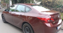 Prodaje se Opel Astra notchback (sedan)