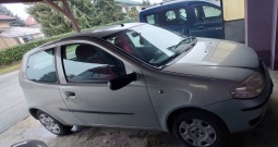 Prodajem auto za dijelove