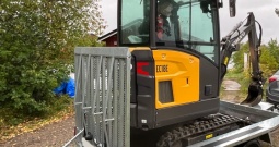 2022 Bager Volvo EC18E + transportna prikolica