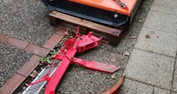 Tomo Vinković 523 s priključcima, registriran