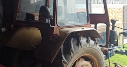 Traktor Ursus C-335 sa kabinom i kosom