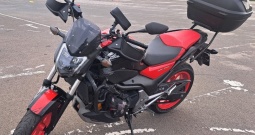 Hondu NC 750 SA, sa dodatnom opremom