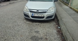 Prodajem Opel Astra H 2007 god 1,9 cdti 74 .