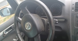 Prodajem Tourana isključivo za dijelove