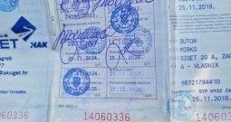 Prodajem Tourana koji je postao višak u obitelji!