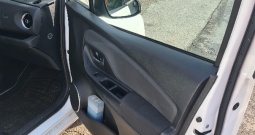 Prodajem Toyotu Yaris hibrid