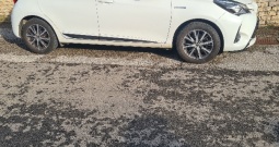 Prodajem Toyotu Yaris hibrid