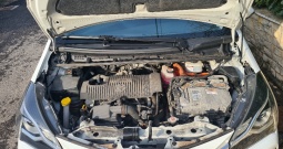 Prodajem Toyotu Yaris hibrid