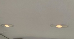 Prodajem c-max srebrni sa efektom, u dobrom stanju.