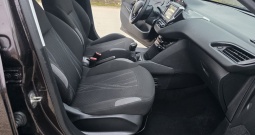 Peugeot 208 1,4. . Klimatronic, pdc, nema prijenosa !