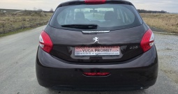 Peugeot 208 1,4. . Klimatronic, pdc, nema prijenosa !