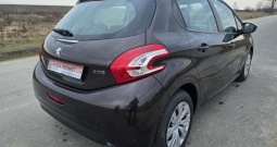 Peugeot 208 1,4. . Klimatronic, pdc, nema prijenosa !
