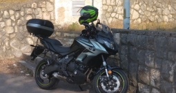 Kavasaki versus 650 2019g crni metalik ful givi oprema jos kao nov