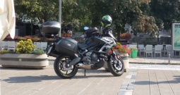 Kavasaki versus 650 2019g crni metalik ful givi oprema jos kao nov