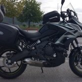 Kavasaki versus 650 2019g crni metalik ful givi oprema jos kao nov