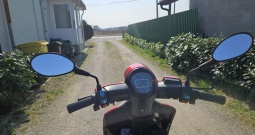 Električni skuter (tri kotača)