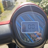 Električni skuter (tri kotača)