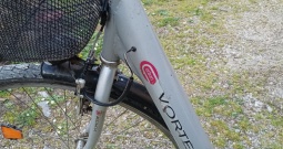 Ženski gradski bicikl sa niskom ramom