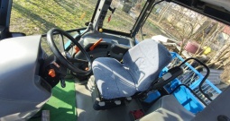 New Holland TL90 sa prednjim utovarivačem i gajbom