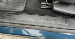 Peugeot 3008 1,2 puretech allure -full oprema, navi, leasing bez učešća