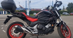 Hondu NC 750 SA, sa dodatnom opremom