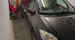 Toyota Auris 1,4D-4D-redovito održavan–prodaja nakon teh. pregleda i reg.