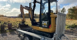 2013 Bager CAT 301.7D + transportna prikolica