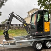 2022 Bager Volvo EC18E + transportna prikolica
