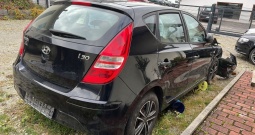 Hyundai i30 1,4 16V 80kw u dijelovima prodajem