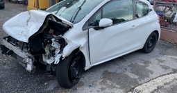 Peugeot 208 1,0 VTi prodajem u dijelovima
