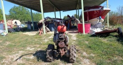 Traktor H,ako sa kosilicom