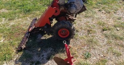 Traktor H,ako sa kosilicom