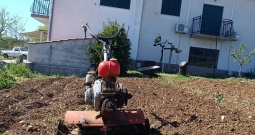 Traktor Hako sa motikama