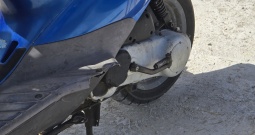 Skuter Piaggio uključujući kutiju s robusnim motorom (Pula)