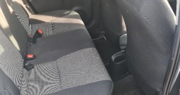 Prodajem Toyotu Yaris hibrid