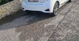 Prodajem Toyotu Yaris hibrid