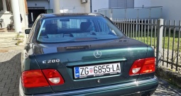Mercedes Benz E200