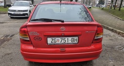 Opel Astru 1.4 iz 2008. godine, uredno održavanu i friško servisiranu.