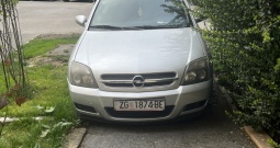 Prodaja osobnog automobila Opel Vectra