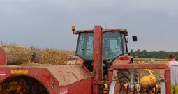 Kombajn za buče, tikve Moty KE 1500