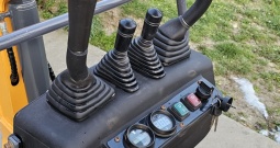 Mini bager 1 tona sa zakretnim kranom