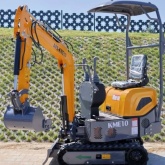 Mini bager 1 tona sa zakretnim kranom