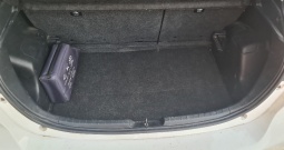 Prodajem Toyotu Yaris hibrid