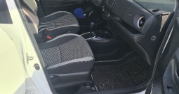 Prodajem Toyotu Yaris hibrid