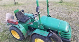 Vinogradarski traktor Ferrari