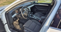 VW Passat Variant 1.6 TDI Bluemotion Comfortline Reg 5/2027. Servisna knjiga.