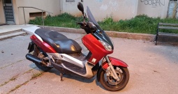 Yamaha X-MAX 250