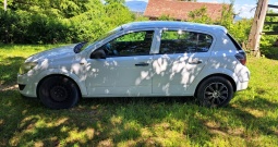 Opel Astra H 1.7 CDTI, 218tkm, reg do 10/2026, novi aku/alternator